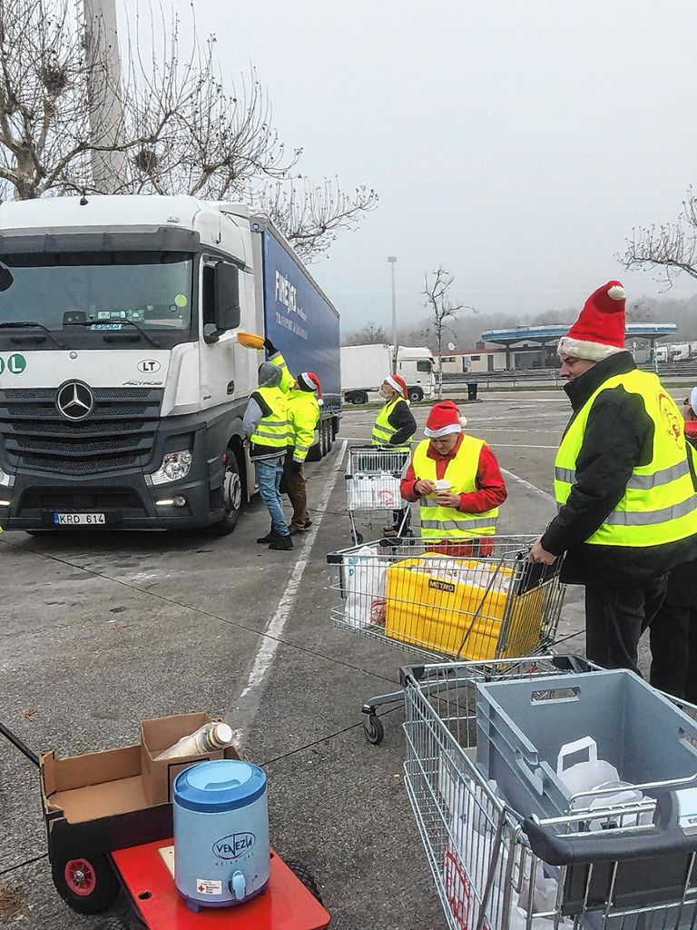 Weil am Rhein: „Truckerengel“ erfreuen Lkw-Fahrer