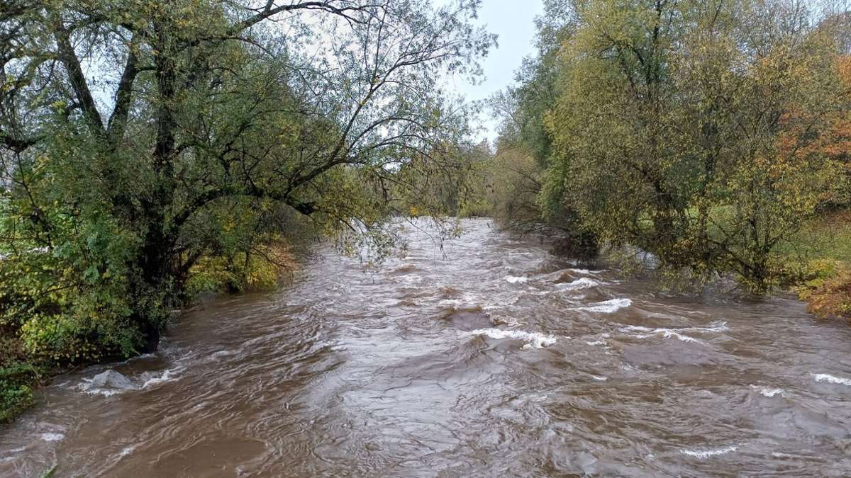 Steinen: Ufernahe Wege an der Wiese sind wegen Hochwasser teilweise gesperrt