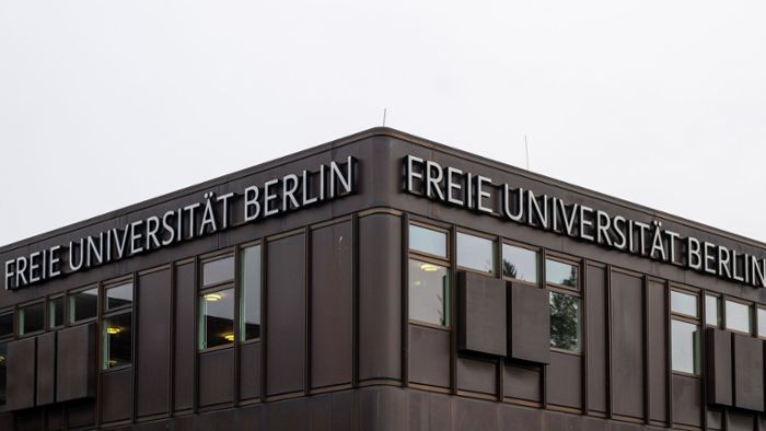 Demonstration: Aktivisten besetzen Hof der FU Berlin: Räumung angekündigt