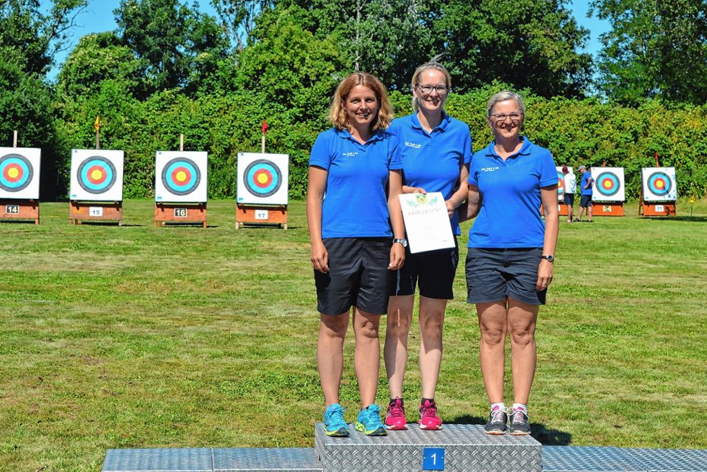 Die Recurve-Damenmannschaft mit Karin Schinken, Elisabeth Keßler und Ute Rapp (von links) wurde Landesmeister. Foto: zVg
