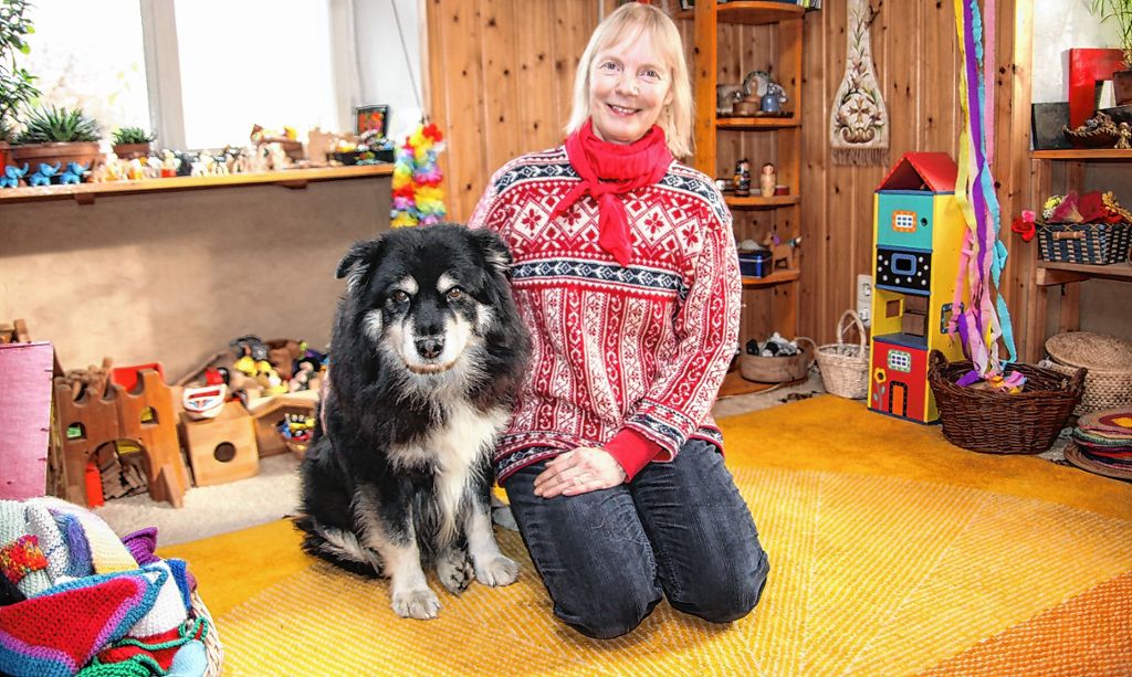 Trauerbegleiterin Nina Thömmes, hier mit ihrem Hund Pekko, arbeitet mit Kindern und Jugendlichen. Foto: zVg Foto: Die Oberbadische