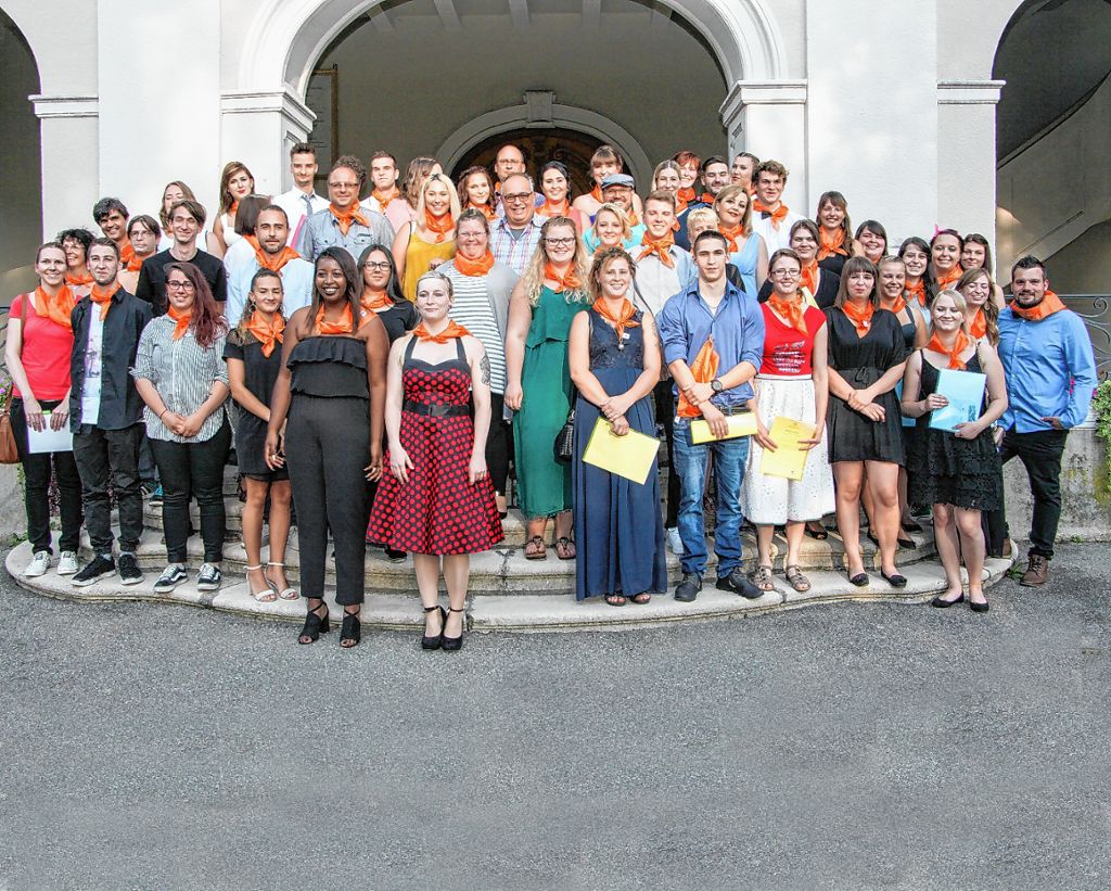56 Absolventen der Theresia-Scherer-Schule durften sich über ihre Zeugnisse freuen. Foto: zVg Foto: Die Oberbadische