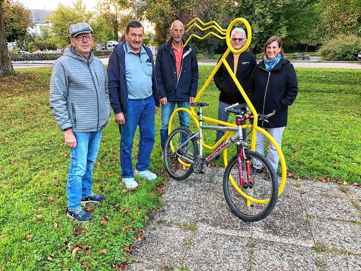 Efringen-Kirchen: Farbenfrohe Fahrradständer