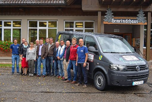 Den neuen Vereinsbus der Skizunft Präg zieren die Logos der Sponsoren.    Foto: Ulrike Jäger Foto: Markgräfler Tagblatt