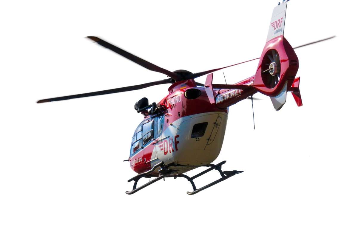 Mit einem Rettungshubschrauber musste der Fahrer ins Krankenhaus geflogen werden. Foto: Pixabay