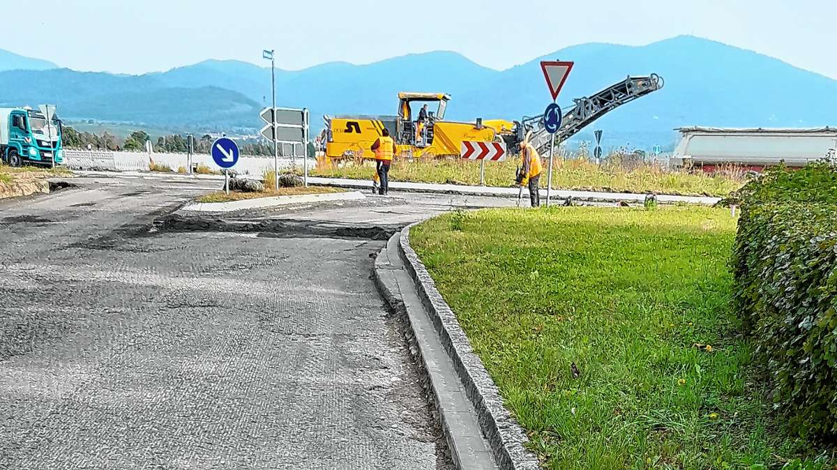 Neuenburg: Kreisverkehr bei Neuenburg soll Mitte Oktober fertig sein