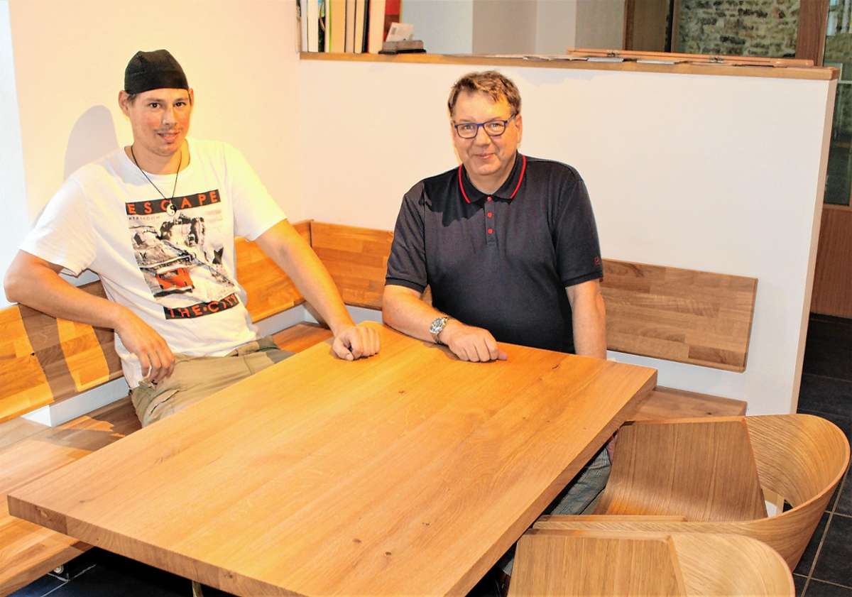 Jürgen Rausch (r.) mit Küchenchef Tobias Kohler in den renovierten Gastro-Räumen des Alten Wasserwerks Foto: Bernhard Konrad