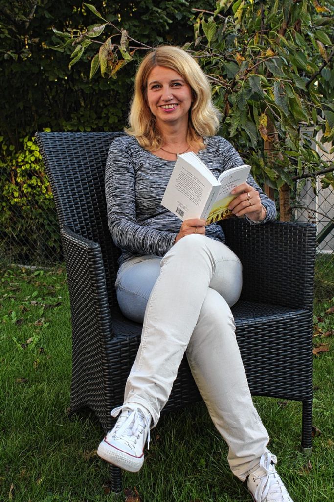 Hat ihren ersten  Roman veröffentlicht: Carola Lambelet aus Grenzach.  Foto: Tim Nagengast Foto: Die Oberbadische