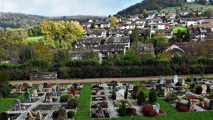 Inzlingen: Friedhof mit gärtnergepflegtem Gräberfeld