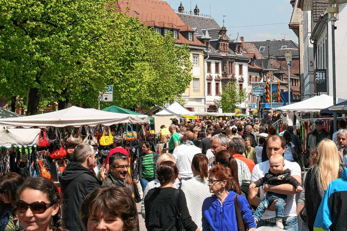 Großen Besucherandrang erwartet der Gewerbeverein zum bevorstehenden Mega-Wochenende mit Pflughoffest, Spargelschälen und Frühlingsmarkt.