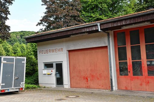 Das Feuerwehrgerätehaus bekommt demnächst eine Abgas-Absauganlage und einen zweiten Fluchtweg. Foto: Heinz Vollmar