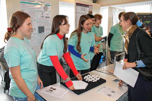 Schüler des Lörracher Schülerforschungszentrums Phaenovum stellen ihre Projekte für „Jugend forscht“ vor. Foto: Denis Bozbag