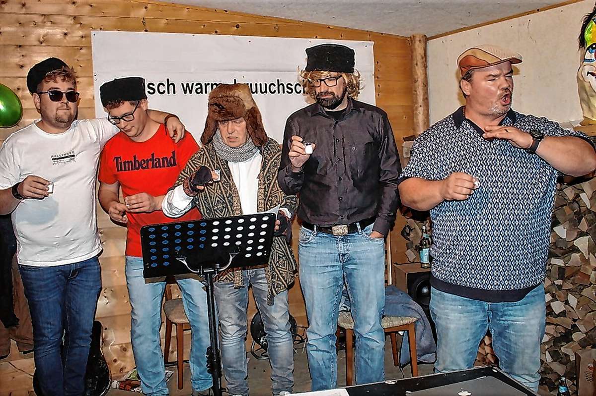 Garanten bester närrischer Unterhaltung waren (von links) die Ölfde-Ölfde-Sänger Benjamin Beck, Julian Eiche, Roland Kobiella, Matthias Lang und Martin Jessat.