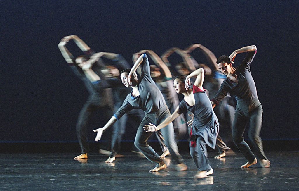 Faszninierte mit eleganter Klarheit und fließenden Bewegungen: Die „Limon Dance Company“.  Foto: zVg/Doug Cody Foto: Die Oberbadische