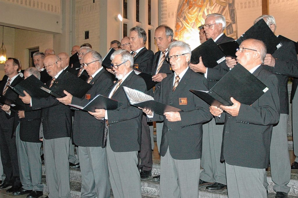 Bestens aufgelegt präsentierte sich der Chor ’72 in der Christuskirche. Foto: Ursula König