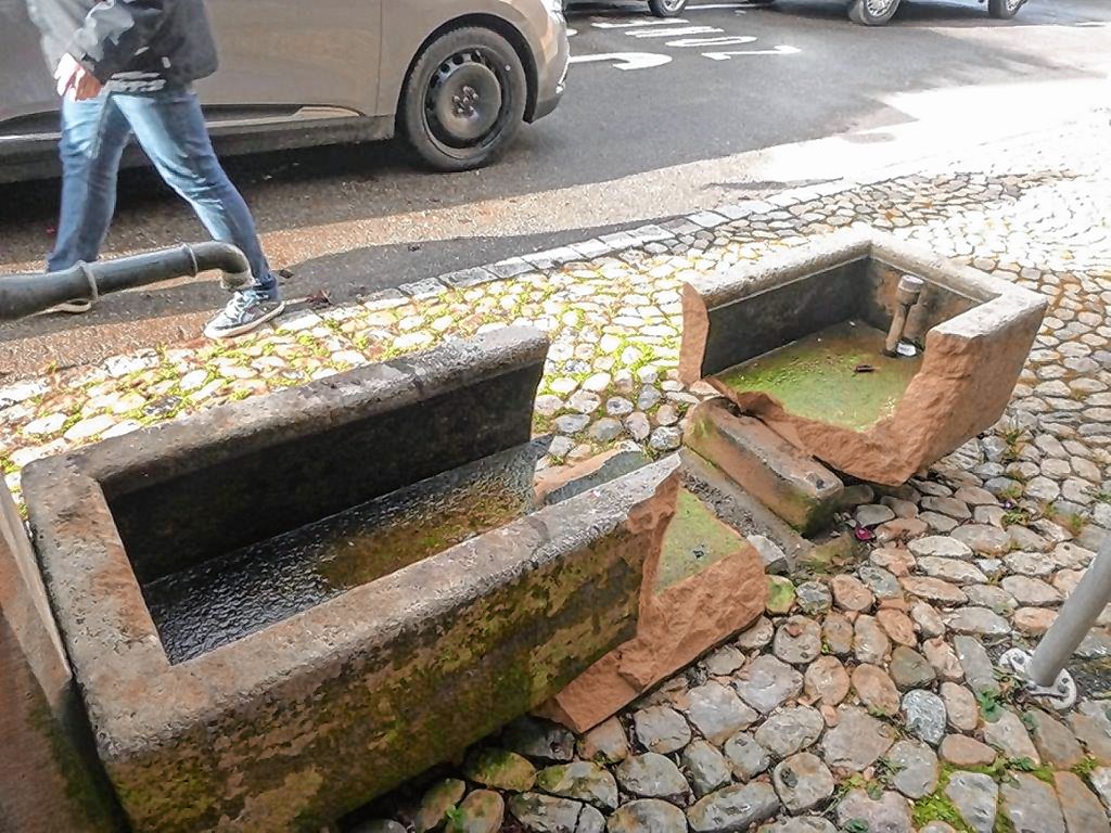 Müllheim: Dorfbrunnen durch Böller zerstört