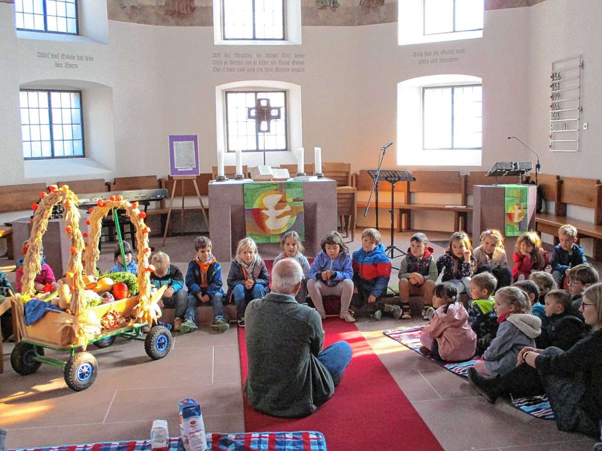 Efringen-Kirchen: Kinder feiern Erntedankfest in der Kirche