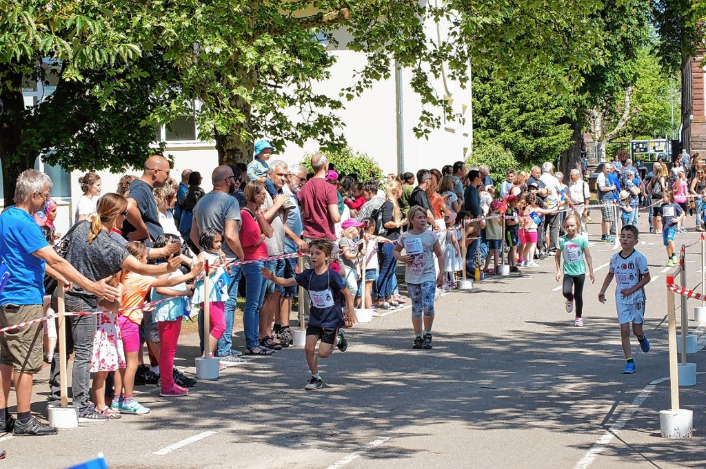 Über 2300 Runden rannten die Grundschüler beim Sponsorenlauf der Max-Metzger-Schule.   Foto: zVg Foto: Markgräfler Tagblatt