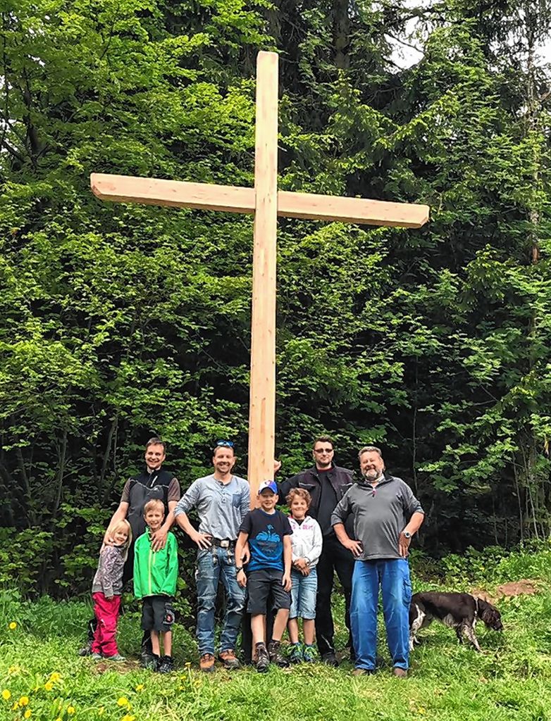Malsburg-Marzell: Geißenhalter erstellen neues Kreuz