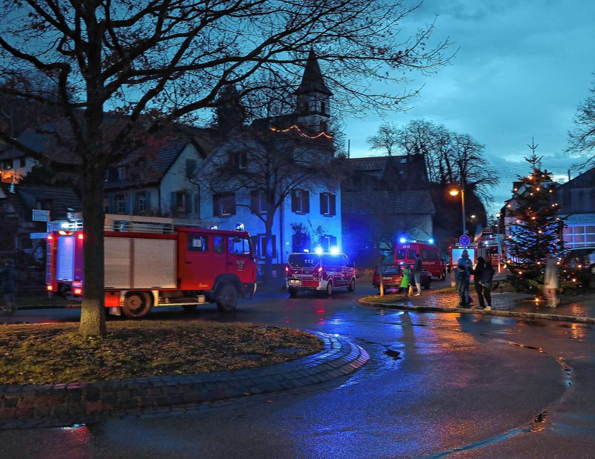 Efringen-Kirchen: Feuerwehr-Konvoi in Efringen-Kirchen unterwegs