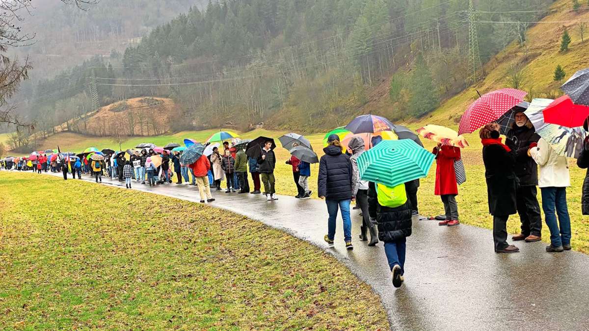 Demo in Schönau: Menschenkette für Toleranz