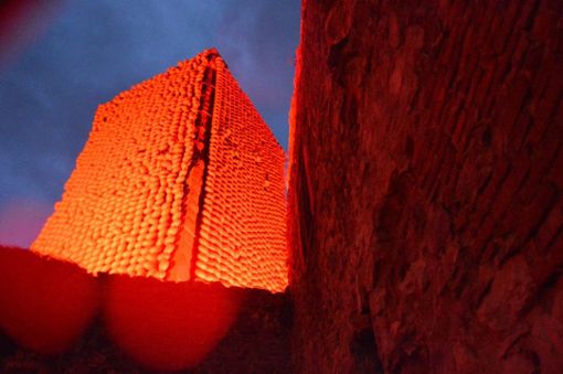 Impressionen von Klaus Kipfmüllers Kunstprojekt Red Balloon: The Tower auf Burg Rötteln. Foto: Veronika Zettler Foto: anl