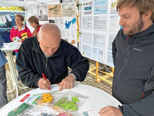 Projektleiter Thomas Schmitz nahm in Fahrnau Wünsche entgegen. Foto: Hans-Jürgen Hege