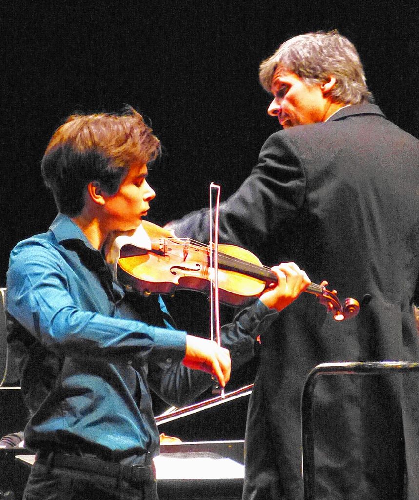 Stephan Malluschke (r.) begleitete einfühlsam den Solisten Gregor Hänssler. Foto: Gottfried Driesch Foto: Die Oberbadische