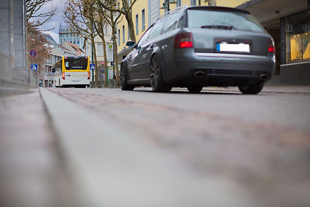 Bald dürfen am Senser Platz und der Grabenstraße keine Autos mehr fahren. Foto: Kristoff Meller Foto: mek